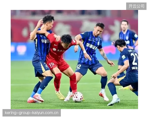 球星参加国家队集训后首训被俱乐部热情迎接